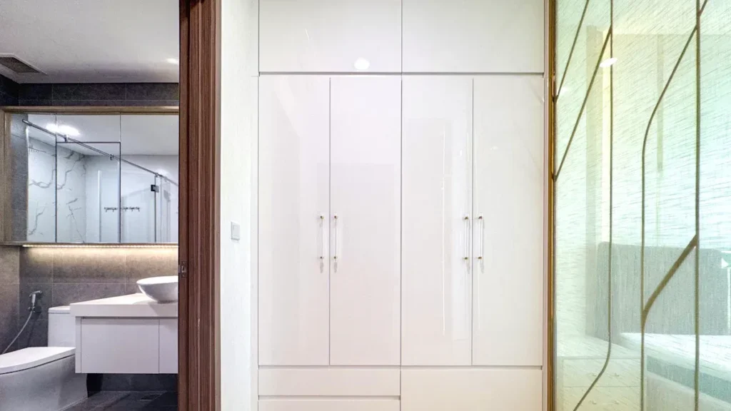 Are Mirrored Closet Doors Out of Style?